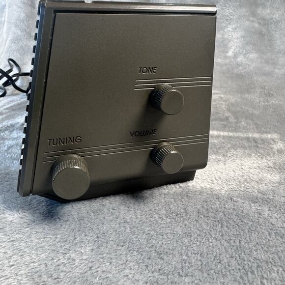 VINTAGE RCA Dual Alarm AM/FM Radio RP-3822 tested and works- Blue Display Light - Picture 5 of 13